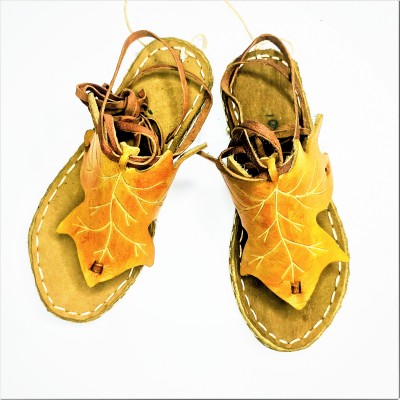 Dikişli Bağcıklı Sarı Sandalet - 1